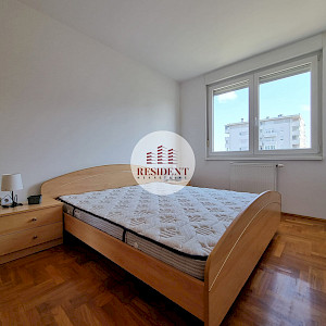 ŠPANSKO Moderan 2soban stan, 4. kat, odlična lokacija, loggia