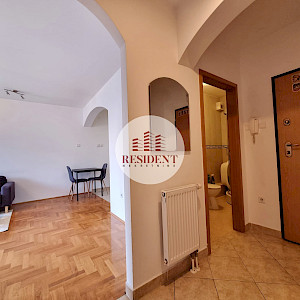 ŠPANSKO Moderan 2soban stan, 4. kat, odlična lokacija, loggia