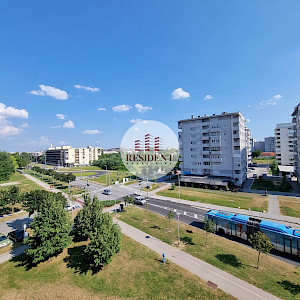 ŠPANSKO Moderan 2soban stan, 4. kat, odlična lokacija, loggia