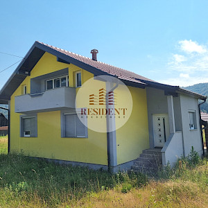 HRVATSKA KOSTAJNICA - Renovated family house 180 m2 + 11300 m2 of land next to the Una, peaceful surroundings