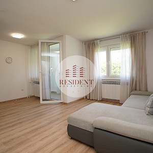 ŠPANSKO Funkcionalan 1soban stan 41 m2, 2. kat, odlična lokacija, loggia, spremište, BEZ PROVIZIJE
