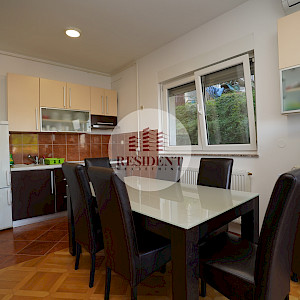 ČRNOMEREC Spacious 3-bedroom apartment 73 m2 + garden 270 m2 + 2 parking spaces, quiet environment, NO COMMISSION