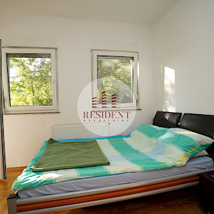ČRNOMEREC Spacious 3-bedroom apartment 73 m2 + garden 270 m2 + 2 parking spaces, quiet environment, NO COMMISSION