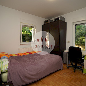 ČRNOMEREC Spacious 3-bedroom apartment 73 m2 + garden 270 m2 + 2 parking spaces, quiet environment, NO COMMISSION