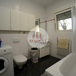 ČRNOMEREC Spacious 3-bedroom apartment 73 m2 + garden 270 m2 + 2 parking spaces, quiet environment, NO COMMISSION