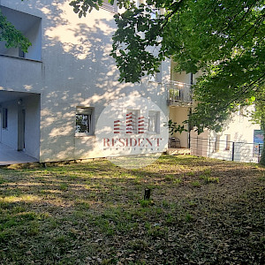 ČRNOMEREC Spacious 3-bedroom apartment 73 m2 + garden 270 m2 + 2 parking spaces, quiet environment, NO COMMISSION