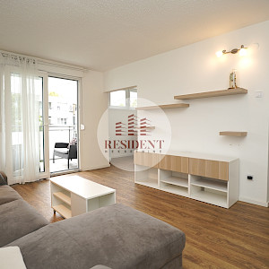 KNEŽIJA Prostran 2soban stan 56 m2, 2. kat, odlična lokacija, 2x balkona, spremište, BEZ PROVIZIJE