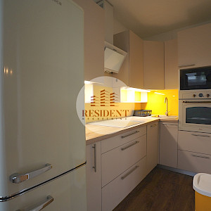 KNEŽIJA Prostran 2soban stan 56 m2, 2. kat, odlična lokacija, 2x balkona, spremište, BEZ PROVIZIJE