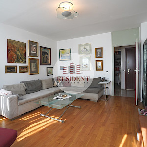 RENT - RAVNICE Spacious 4-room apartment 88 m2, 5th floor, TOP location, garage, elevator, 2 balconies, NO COMMISSION