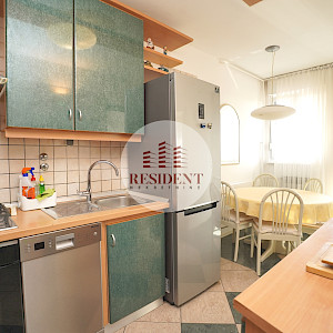 RENT - RAVNICE Spacious 4-room apartment 88 m2, 5th floor, TOP location, garage, elevator, 2 balconies, NO COMMISSION