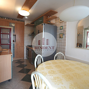 RENT - RAVNICE Spacious 4-room apartment 88 m2, 5th floor, TOP location, garage, elevator, 2 balconies, NO COMMISSION