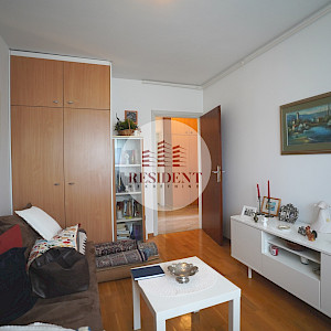 RENT - RAVNICE Spacious 4-room apartment 88 m2, 5th floor, TOP location, garage, elevator, 2 balconies, NO COMMISSION