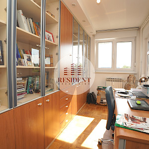 RENT - RAVNICE Spacious 4-room apartment 88 m2, 5th floor, TOP location, garage, elevator, 2 balconies, NO COMMISSION