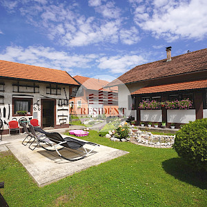 BRDOVEC Family house with 2 apartments + auxiliary building, land 700 m2, quiet environment, 2 garages