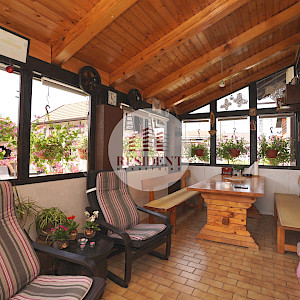 BRDOVEC Family house with 2 apartments + auxiliary building, land 700 m2, quiet environment, 2 garages