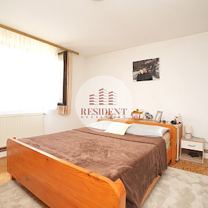 BRDOVEC Family house with 2 apartments + auxiliary building, land 700 m2, quiet environment, 2 garages