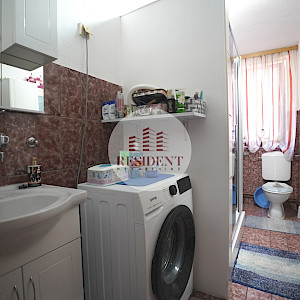 BRDOVEC Family house with 2 apartments + auxiliary building, land 700 m2, quiet environment, 2 garages