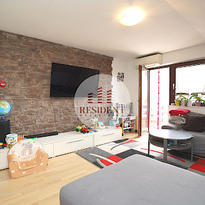 BRDOVEC Family house with 2 apartments + auxiliary building, land 700 m2, quiet environment, 2 garages
