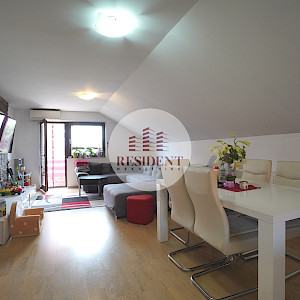 BRDOVEC Family house with 2 apartments + auxiliary building, land 700 m2, quiet environment, 2 garages