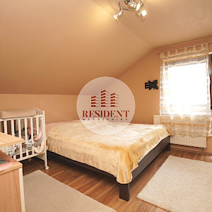 BRDOVEC Family house with 2 apartments + auxiliary building, land 700 m2, quiet environment, 2 garages