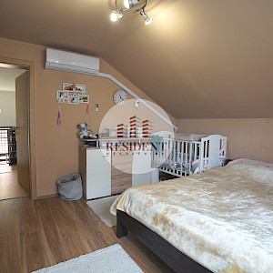 BRDOVEC Family house with 2 apartments + auxiliary building, land 700 m2, quiet environment, 2 garages