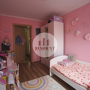BRDOVEC Family house with 2 apartments + auxiliary building, land 700 m2, quiet environment, 2 garages