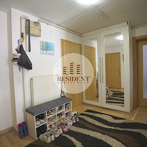BRDOVEC Family house with 2 apartments + auxiliary building, land 700 m2, quiet environment, 2 garages
