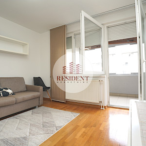 RENT - ZAPREŠIĆ Center, 2 bedroom apartment 44 m2 + parking, 2nd floor, elevator, loggia
