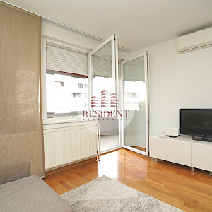 RENT - ZAPREŠIĆ Center, 2 bedroom apartment 44 m2 + parking, 2nd floor, elevator, loggia