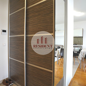 RENT - ZAPREŠIĆ Center, 2 bedroom apartment 44 m2 + parking, 2nd floor, elevator, loggia