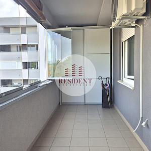 RENT - ZAPREŠIĆ Center, 2 bedroom apartment 44 m2 + parking, 2nd floor, elevator, loggia