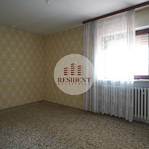 GORNJE VRAPČE Spacious family house 500 m2, land 700 m2, NO COMMISSION