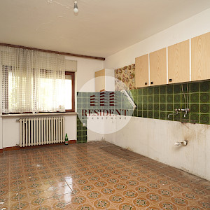 GORNJE VRAPČE Spacious family house 500 m2, land 700 m2, NO COMMISSION