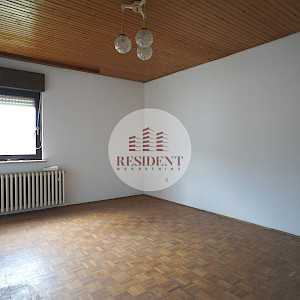 GORNJE VRAPČE Spacious family house 500 m2, land 700 m2, NO COMMISSION