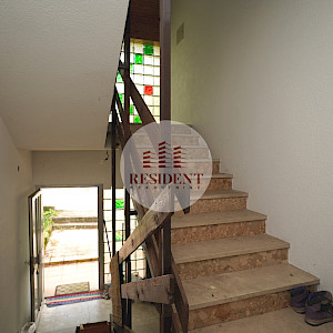 GORNJE VRAPČE Spacious family house 500 m2, land 700 m2, NO COMMISSION