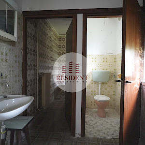 GORNJE VRAPČE Spacious family house 500 m2, land 700 m2, NO COMMISSION