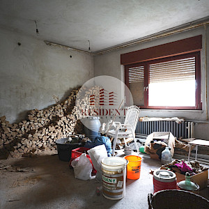 GORNJE VRAPČE Spacious family house 500 m2, land 700 m2, NO COMMISSION