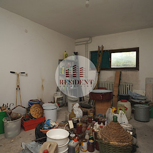 GORNJE VRAPČE Spacious family house 500 m2, land 700 m2, NO COMMISSION