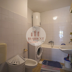 ZADAR Bili Brig, prostran 4soban stan 98 m2, 1. kat, top lokacija, loggia, spremište, BEZ PROVIZIJE