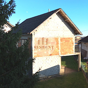 BESTOVJE Građevinsko zemljište od 1050 m2 + kuća 80 m2 + 450 m2 zelene površine