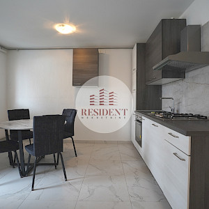 TRNAVA Ugodan 4soban stan 72 m2 + terasa + tavan, 1. kat, parking, BEZ PROVIZIJE