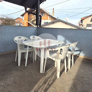 TRNAVA Ugodan 4soban stan 72 m2 + terasa + tavan, 1. kat, parking, BEZ PROVIZIJE