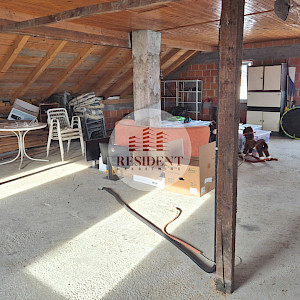 TRNAVA Ugodan 4soban stan 72 m2 + terasa + tavan, 1. kat, parking, BEZ PROVIZIJE