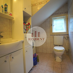 VRAPČE Obiteljska kuća 310 m2 sa 3 stana, zemljište 690 m2, BEZ PROVIZIJE