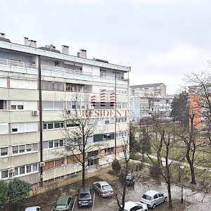 NAJAM - SREDNJACI Prostran 2soban stan 67 m2, 3. kat, odlična lokacija, 2x loggie