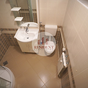 ŠPANSKO Renoviran 2soban stan 65 m2, 2. kat, top lokacija, loggia, spremište, BEZ PROVIZIJE