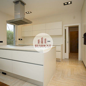 BLATO Luksuzna obiteljska kuća 323 m2, mirno okruženje, BEZ PROVIZIJE