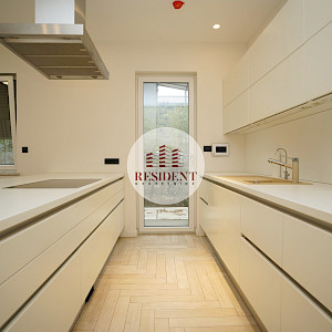 BLATO Luksuzna obiteljska kuća 323 m2, mirno okruženje, BEZ PROVIZIJE