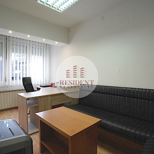 TREŠNJEVKA 3soban stan / ured 52 m2, 1. kat, top lokacija, loggia, spremište, BEZ PROVIZIJE