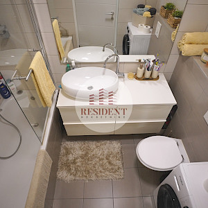 VRBANI Moderan 3soban stan 72 m2, 4. kat, top lokacija, loggia, spremište, BEZ PROVIZIJE